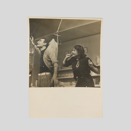 C'e sempre un ma! 1943 Foto di scena del film di Luigi Zampa con Nunzio Filogamo e Carla Del Poggio Titolo provvisorio Felicità in pericolo
