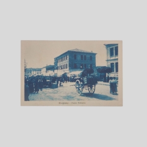 Rivignano, Udine Piazza Plebiscito animata con carro agricolo e folla, Cartolina d'epoca recto